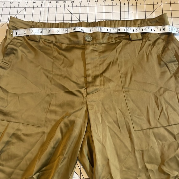 Old navy cargo satin joggers, new with tags, utility moss/army green size xl - Picture 6 of 11